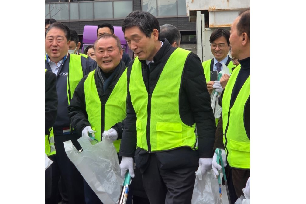 이혁 주일대사, 도쿄 신오쿠보 한인타운 클린활동 참여